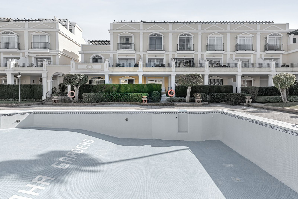 3 Bed Apartment for sale in Marbella Costa Del Sol, Málaga, Spain