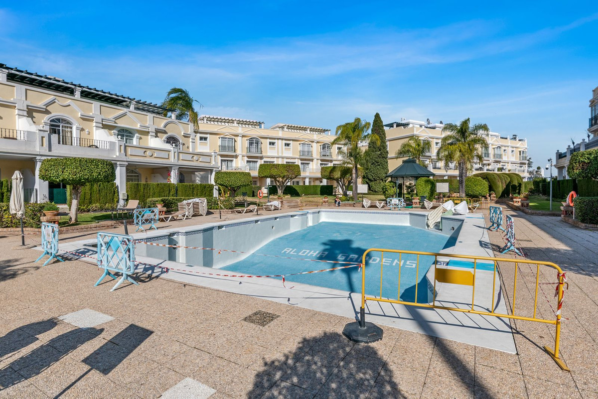 3 Bed Apartment for sale in Marbella Costa Del Sol, Málaga, Spain