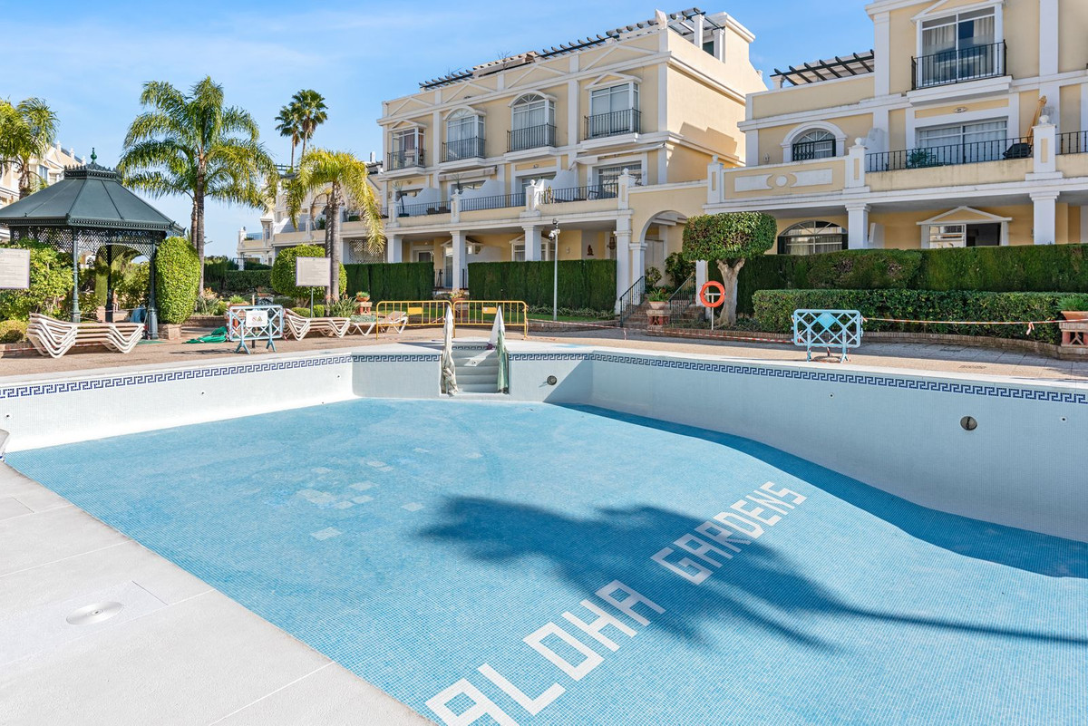 3 Bed Apartment for sale in Marbella Costa Del Sol, Málaga, Spain
