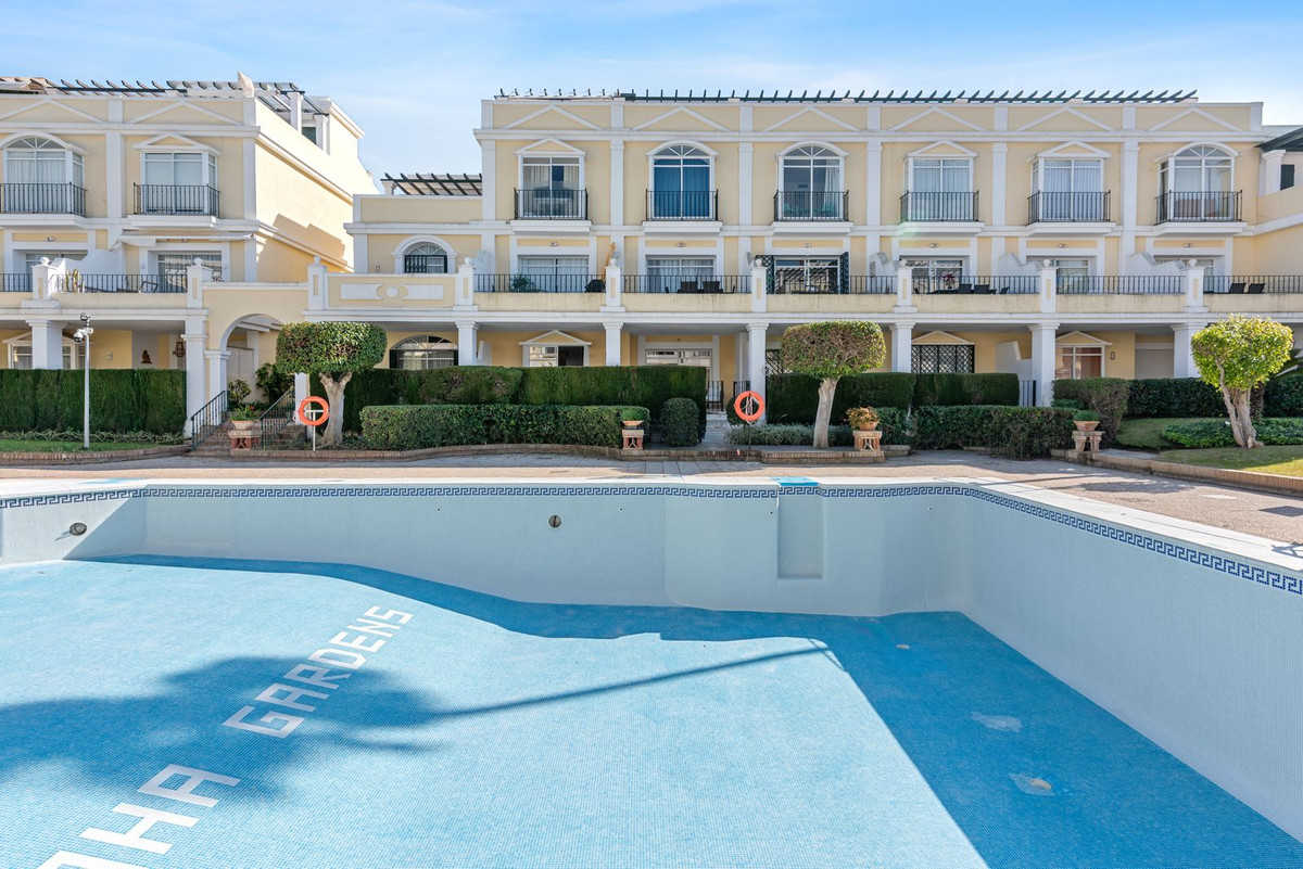 3 Bed Apartment for sale in Marbella Costa Del Sol, Málaga, Spain