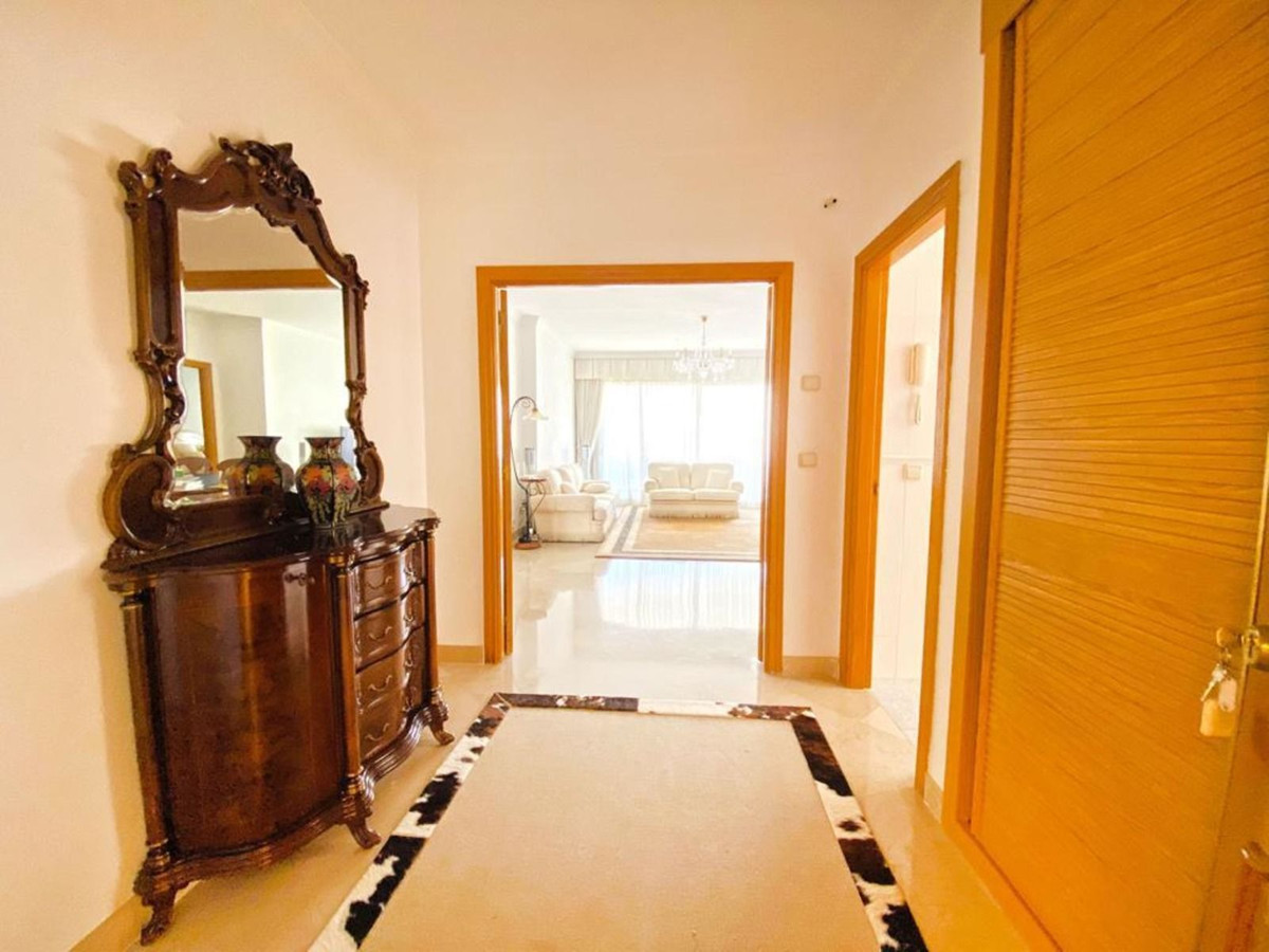 3 Bed Apartment for sale in Marbella Costa Del Sol, Málaga, Spain