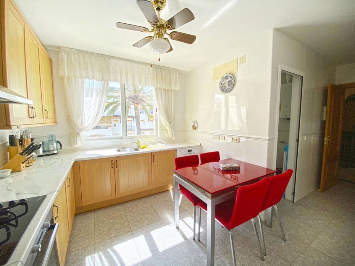 3 Bed Apartment for sale in Marbella Costa Del Sol, Málaga, Spain