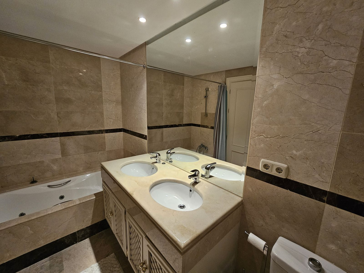 Se vende Apartamento Planta Baja de 2 dormitorios en Costa Del Sol, Málaga, España
