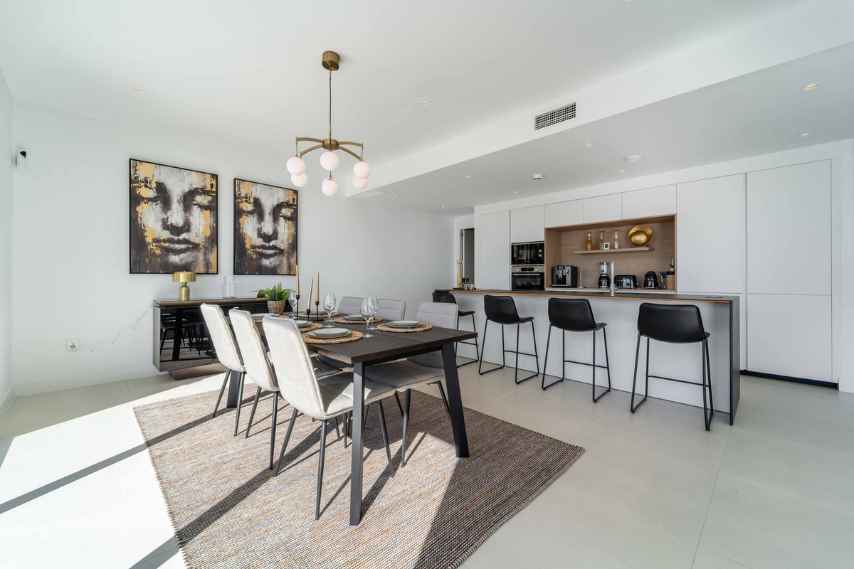 3 Bed Apartment for sale in Fuengirola Costa Del Sol, Málaga, Spain