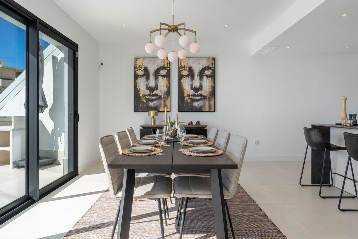 3 Bed Apartment for sale in Fuengirola Costa Del Sol, Málaga, Spain