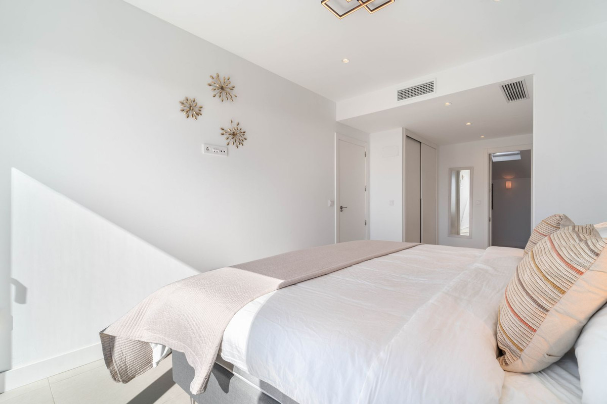3 Bed Apartment for sale in Fuengirola Costa Del Sol, Málaga, Spain
