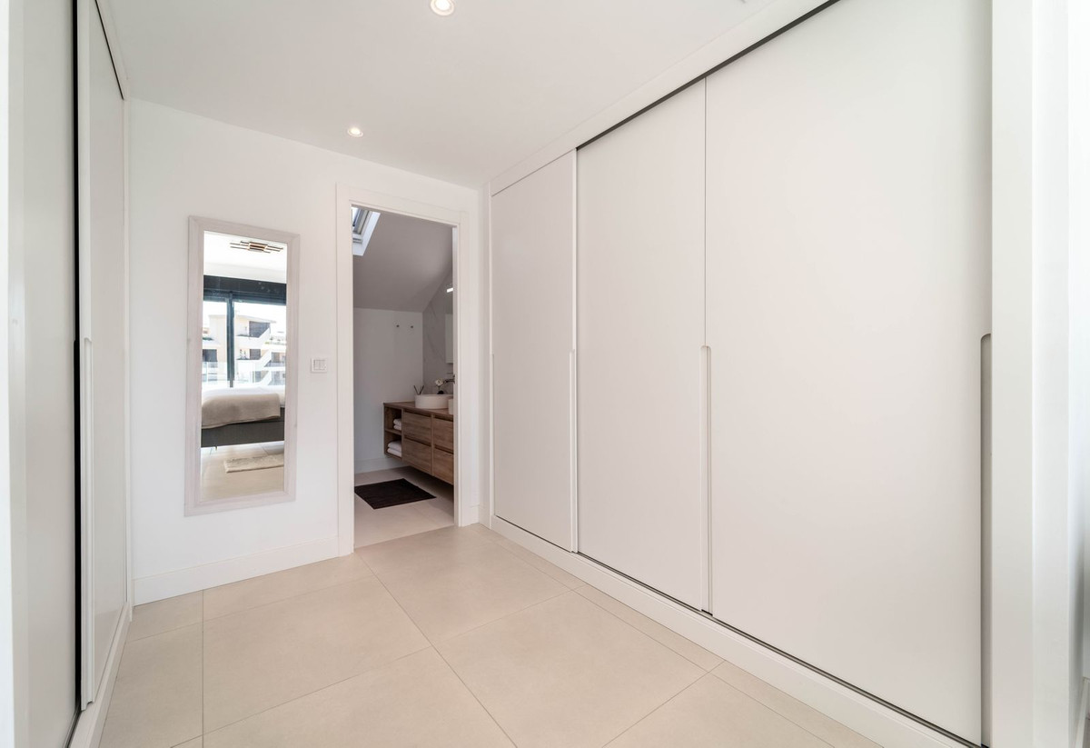 3 Bed Apartment for sale in Fuengirola Costa Del Sol, Málaga, Spain