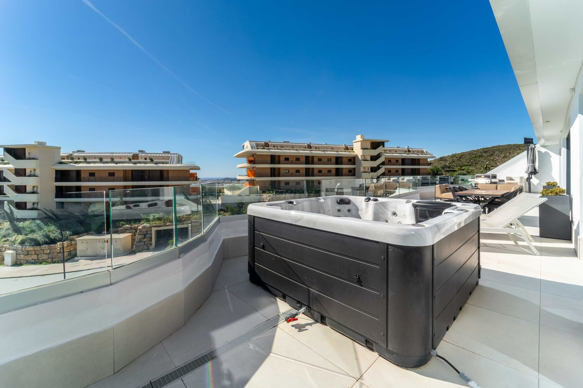 3 Bed Apartment for sale in Fuengirola Costa Del Sol, Málaga, Spain
