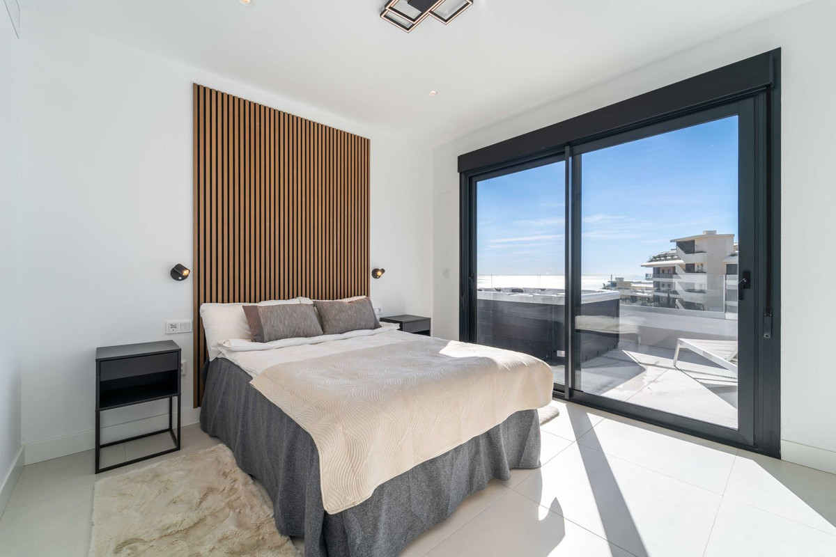 3 Bed Apartment for sale in Fuengirola Costa Del Sol, Málaga, Spain