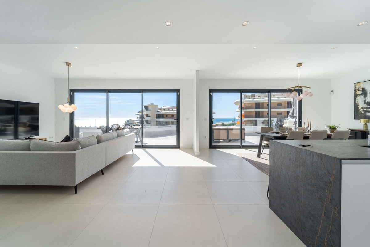 3 Bed Apartment for sale in Fuengirola Costa Del Sol, Málaga, Spain