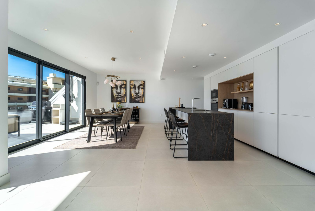 3 Bed Apartment for sale in Fuengirola Costa Del Sol, Málaga, Spain