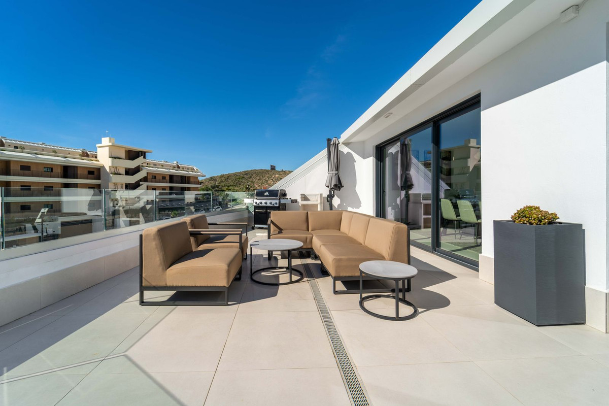 3 Bed Apartment for sale in Fuengirola Costa Del Sol, Málaga, Spain