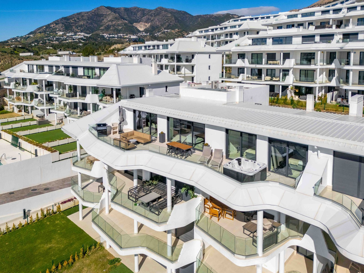 3 Bed Apartment for sale in Fuengirola Costa Del Sol, Málaga, Spain