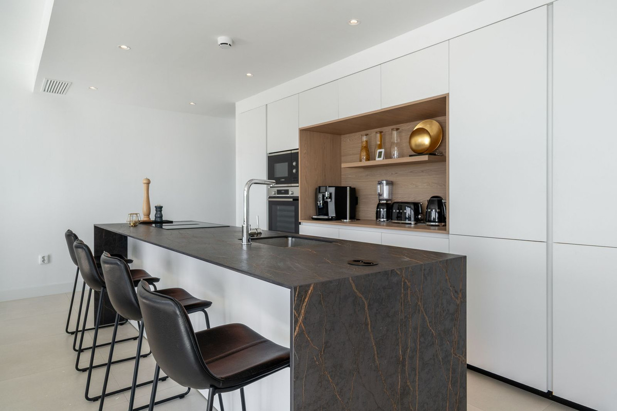 3 Bed Apartment for sale in Fuengirola Costa Del Sol, Málaga, Spain