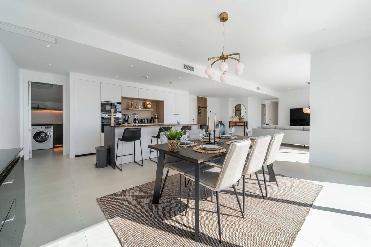 3 Bed Apartment for sale in Fuengirola Costa Del Sol, Málaga, Spain