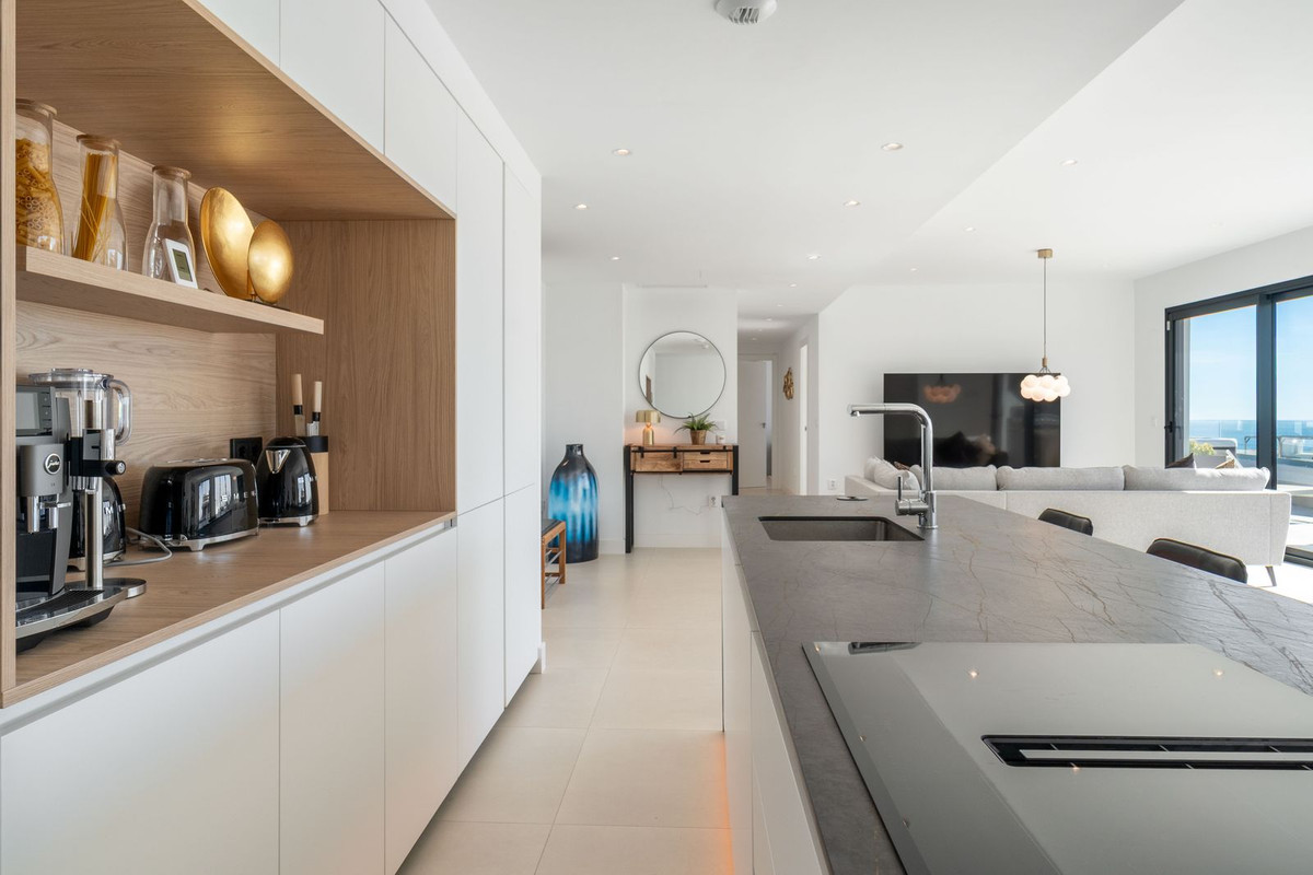 3 Bed Apartment for sale in Fuengirola Costa Del Sol, Málaga, Spain