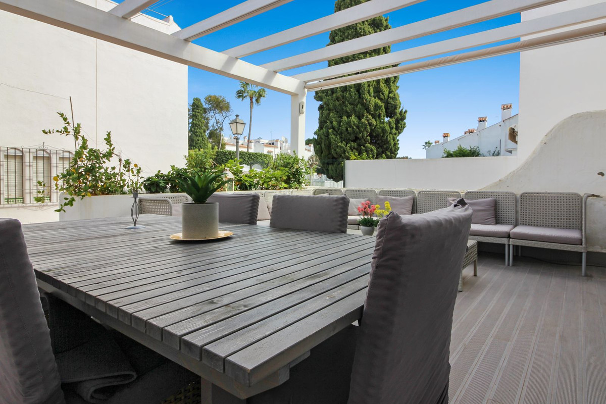 4 Bed Townhouse for sale in Casares Costa Del Sol, Málaga, Spain