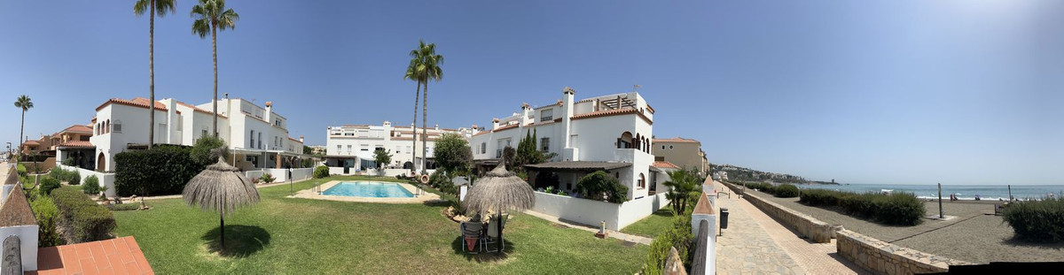 4 Bed Townhouse for sale in Casares Costa Del Sol, Málaga, Spain
