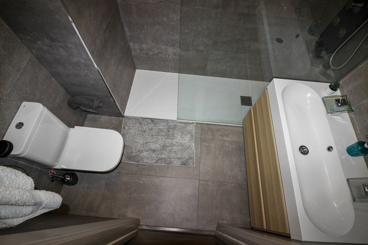 4 Bed Townhouse for sale in Casares Costa Del Sol, Málaga, Spain