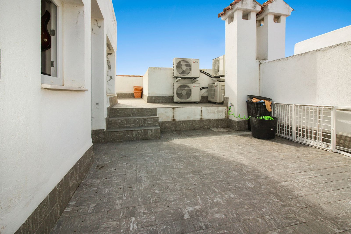 4 Bed Townhouse for sale in Casares Costa Del Sol, Málaga, Spain