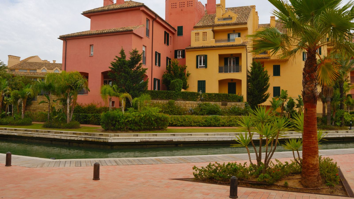 4 Bed Townhouse for sale in Casares Costa Del Sol, Málaga, Spain