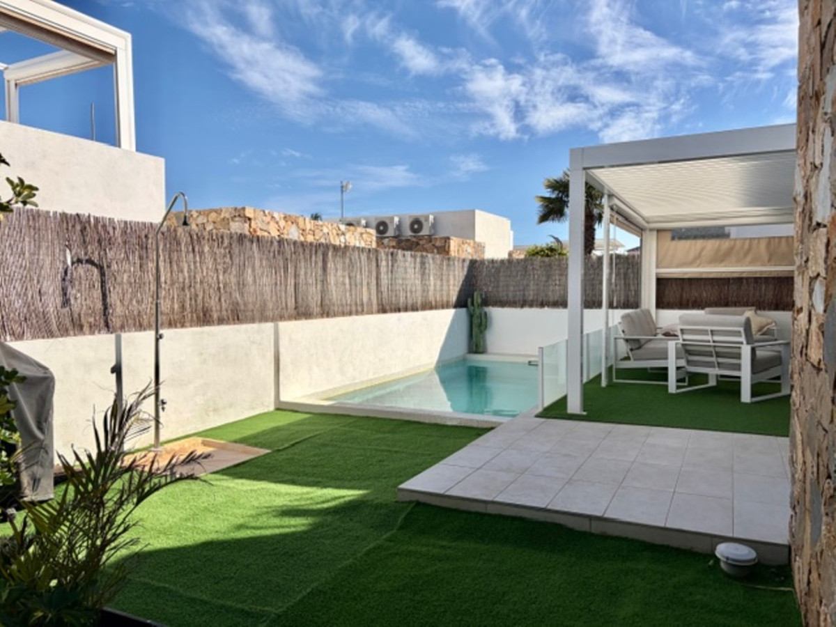 Se vende Villa - Chalet de 3 dormitorios en Costa Blanca, Alicante, España