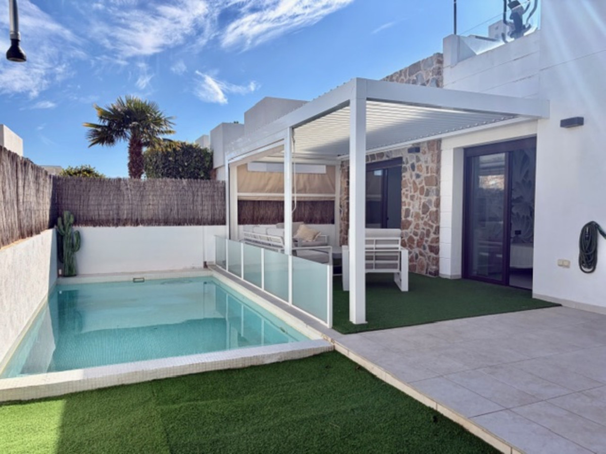 Se vende Villa - Chalet de 3 dormitorios en Costa Blanca, Alicante, España