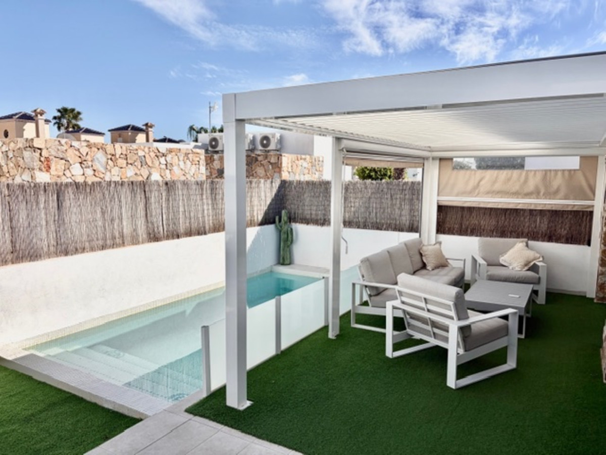 Se vende Villa - Chalet de 3 dormitorios en Costa Blanca, Alicante, España