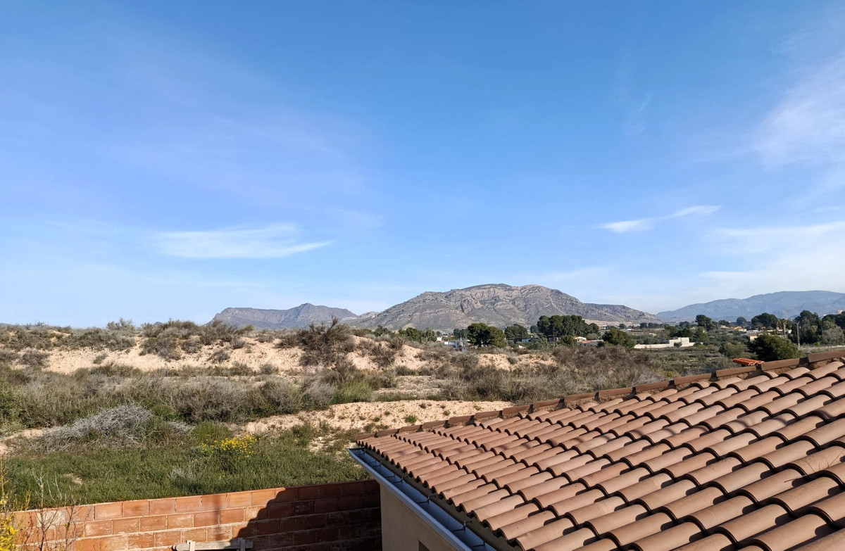 6 Bed Townhouse for sale in Elda Costa Blanca, Alicante, Spain