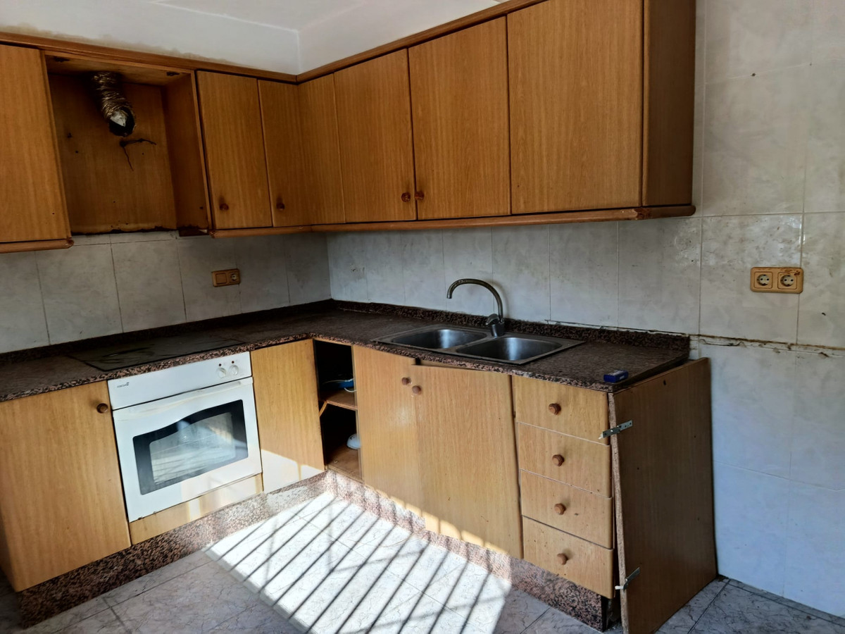 6 Bed Townhouse for sale in Elda Costa Blanca, Alicante, Spain