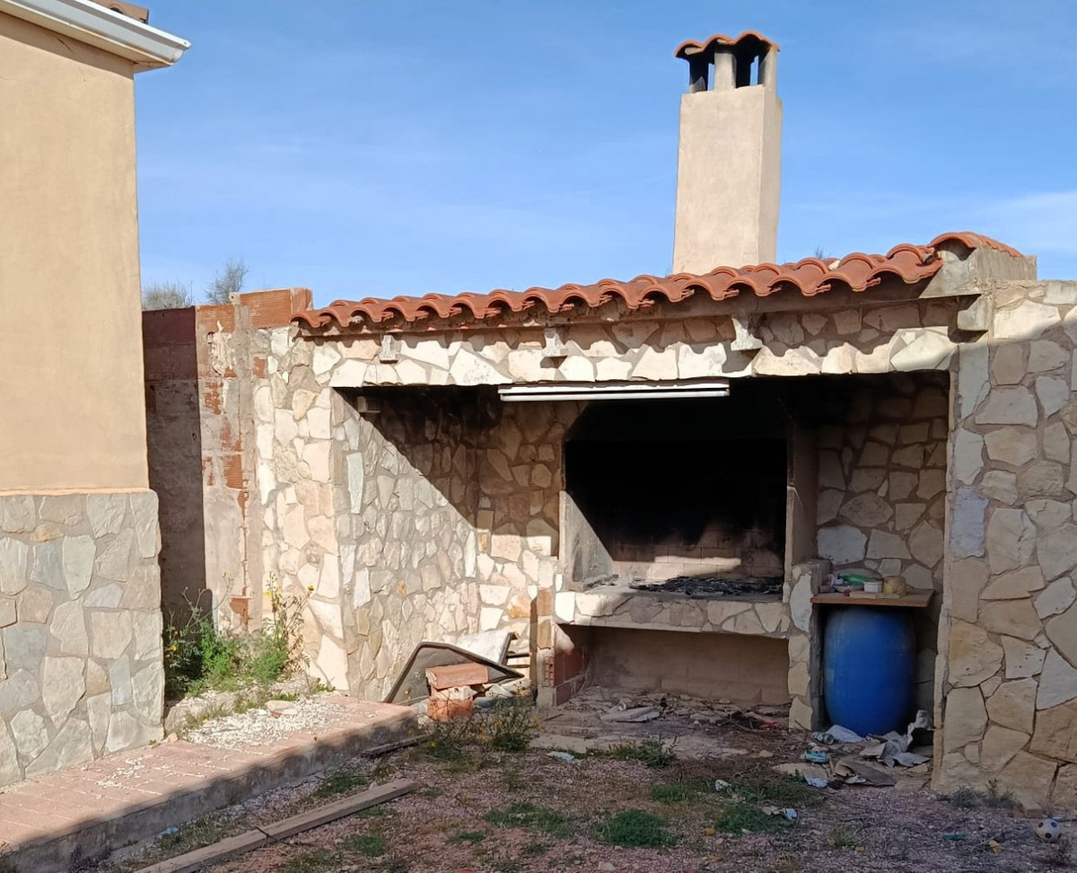 6 Bed Townhouse for sale in Elda Costa Blanca, Alicante, Spain