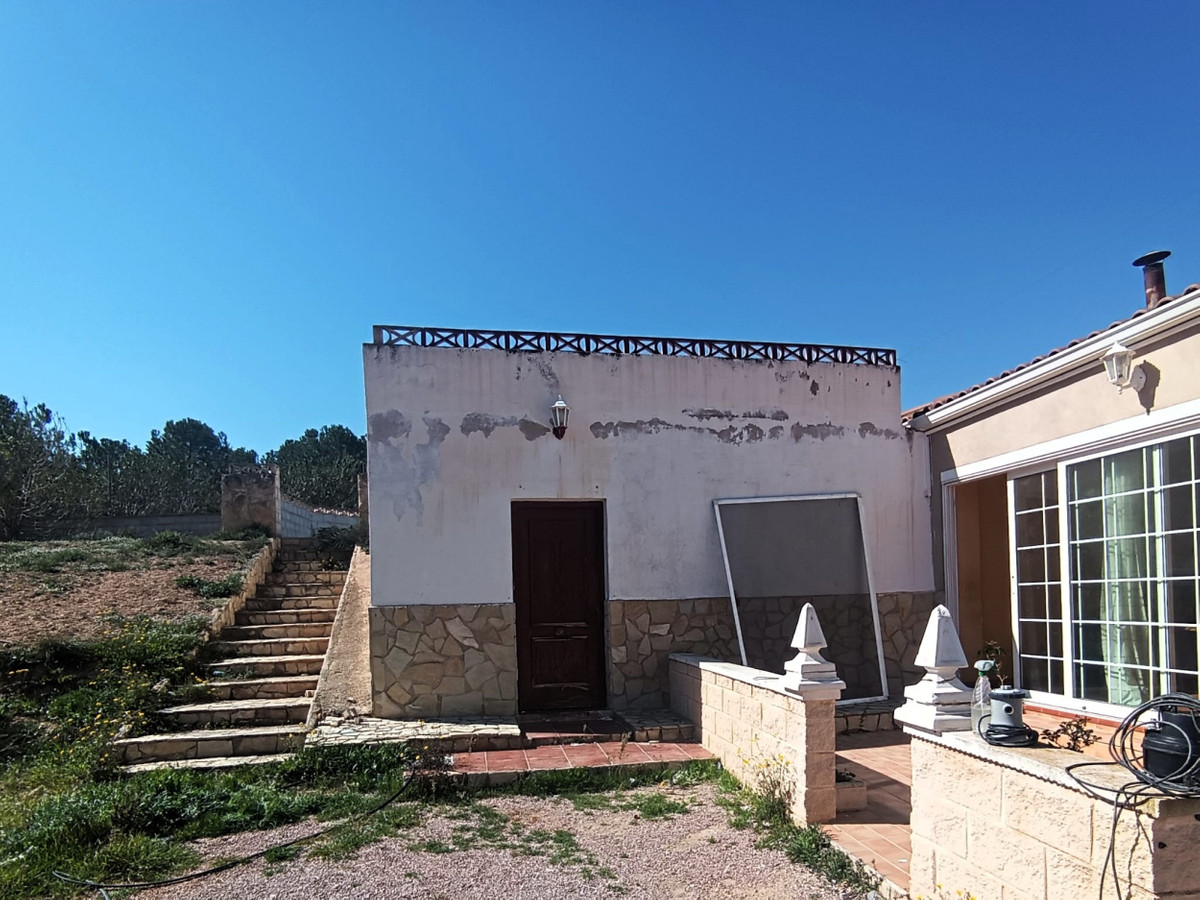 6 Bed Townhouse for sale in Elda Costa Blanca, Alicante, Spain