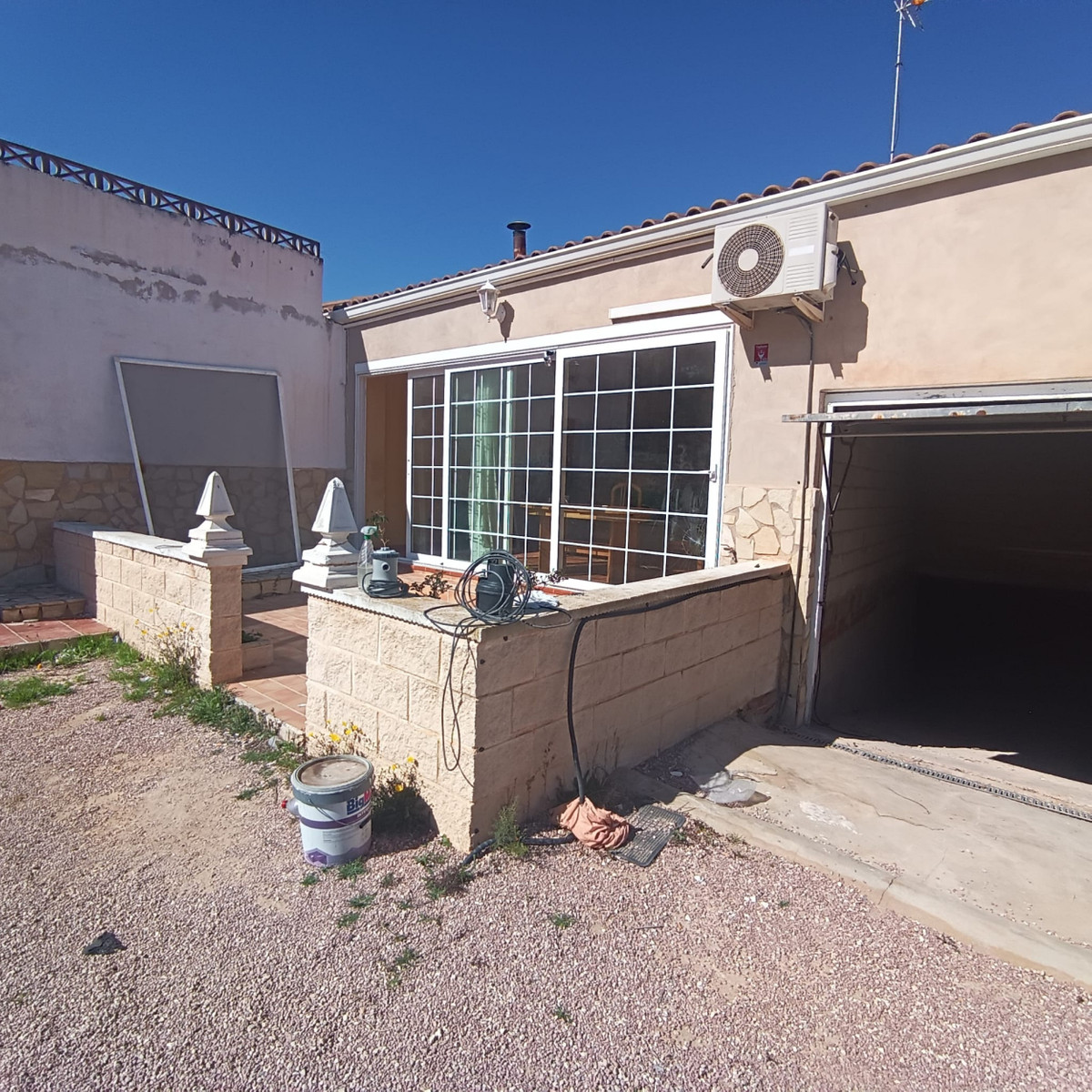 6 Bed Townhouse for sale in Elda Costa Blanca, Alicante, Spain