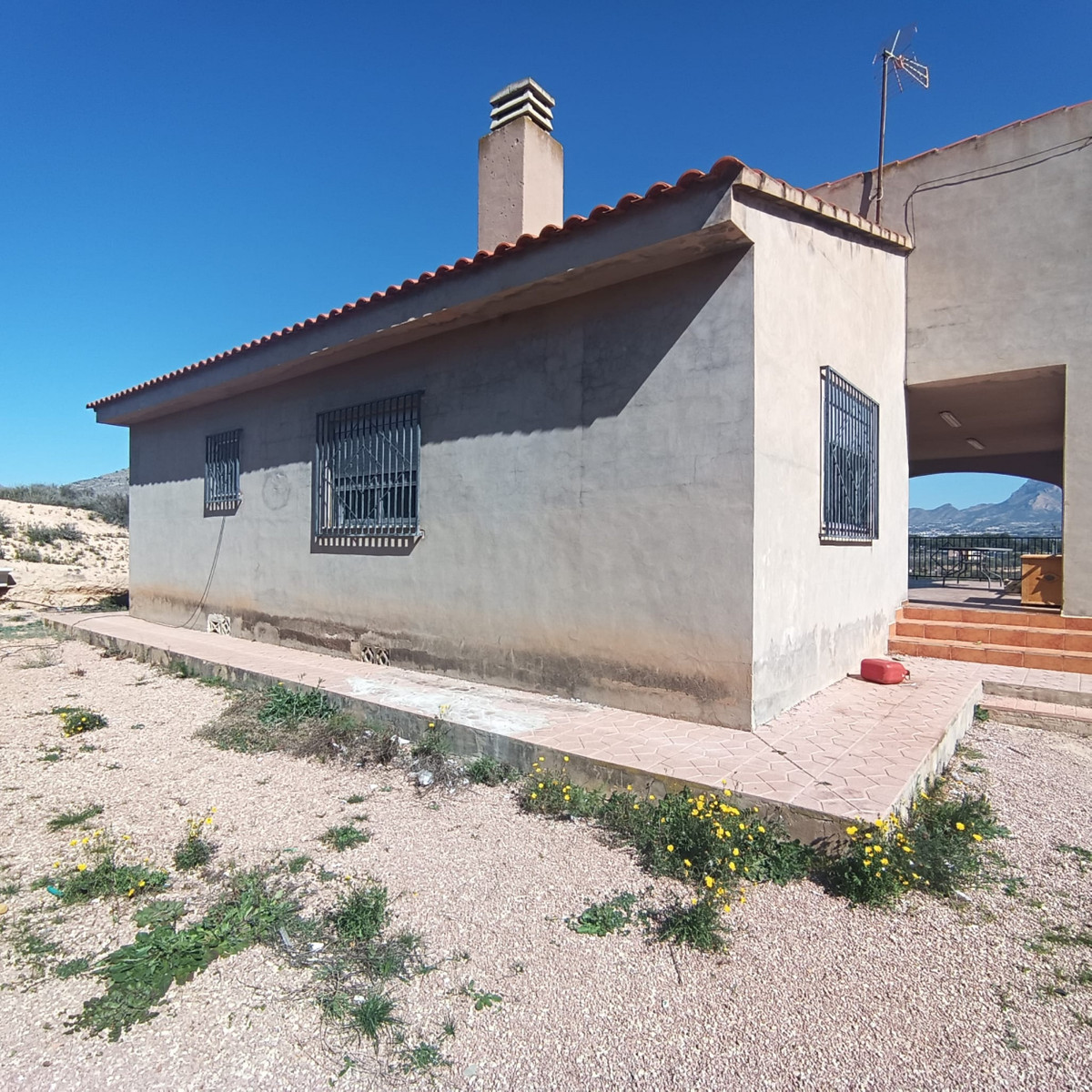 6 Bed Townhouse for sale in Elda Costa Blanca, Alicante, Spain