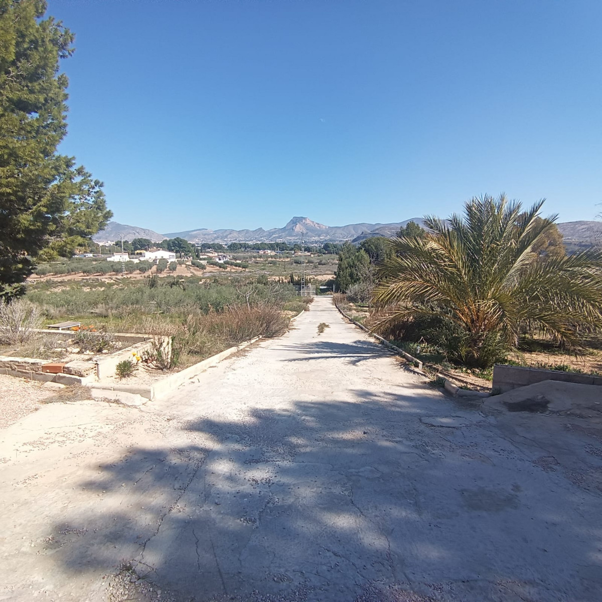 6 Bed Townhouse for sale in Elda Costa Blanca, Alicante, Spain