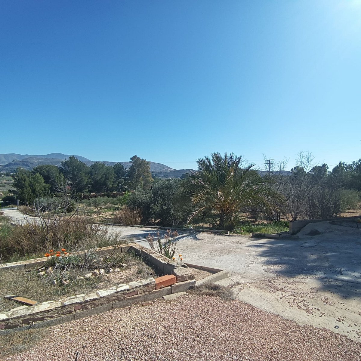 6 Bed Townhouse for sale in Elda Costa Blanca, Alicante, Spain