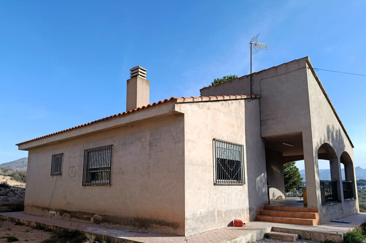 6 Bed Townhouse for sale in Elda Costa Blanca, Alicante, Spain