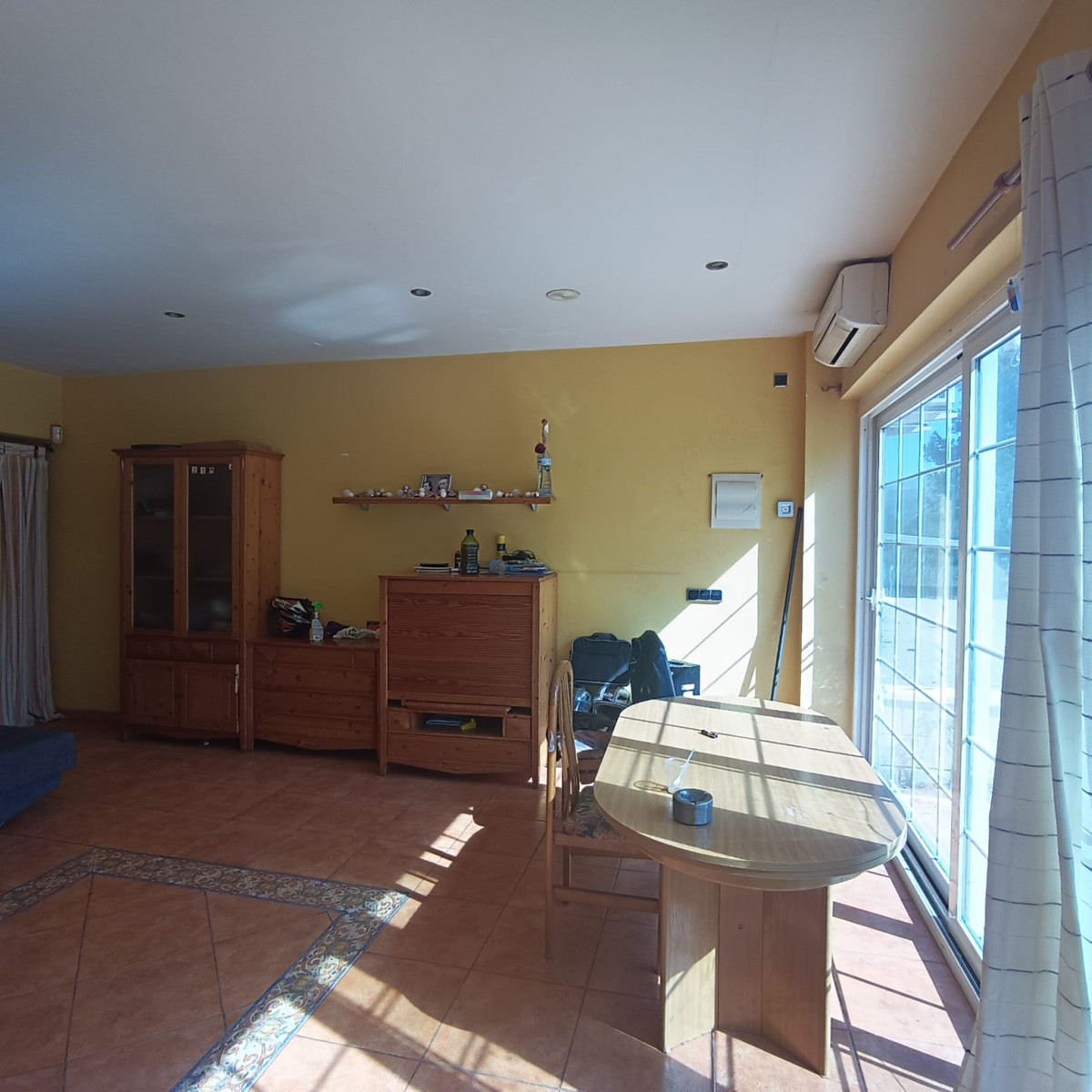 6 Bed Townhouse for sale in Elda Costa Blanca, Alicante, Spain