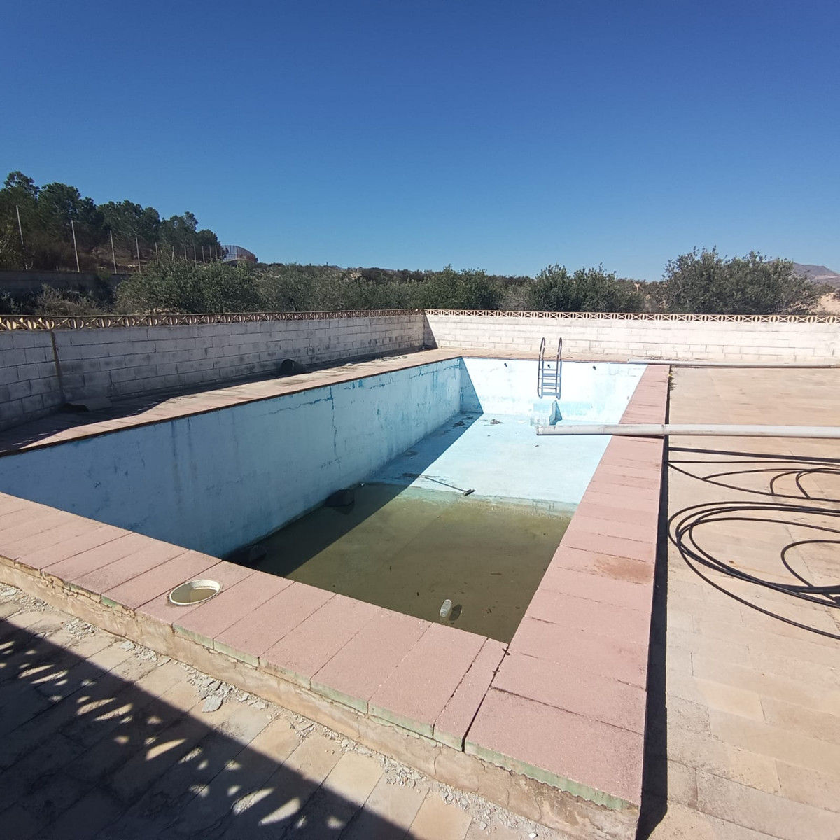 6 Bed Townhouse for sale in Elda Costa Blanca, Alicante, Spain
