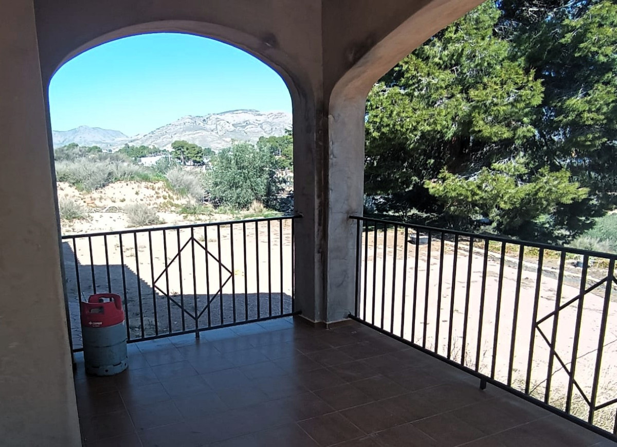 6 Bed Townhouse for sale in Elda Costa Blanca, Alicante, Spain