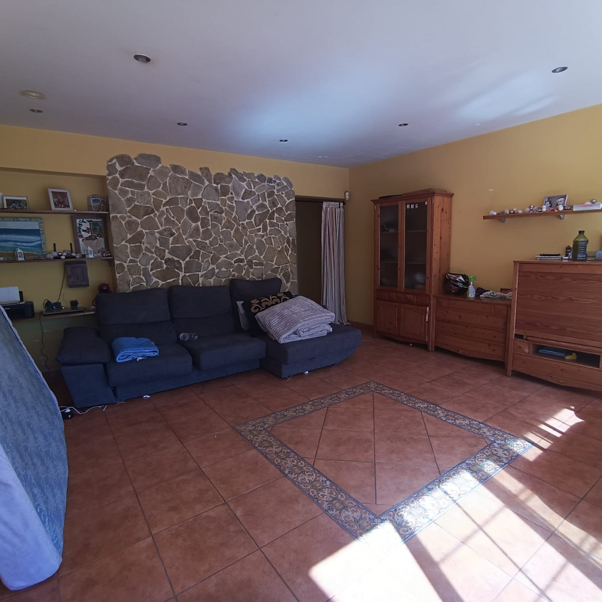 6 Bed Townhouse for sale in Elda Costa Blanca, Alicante, Spain
