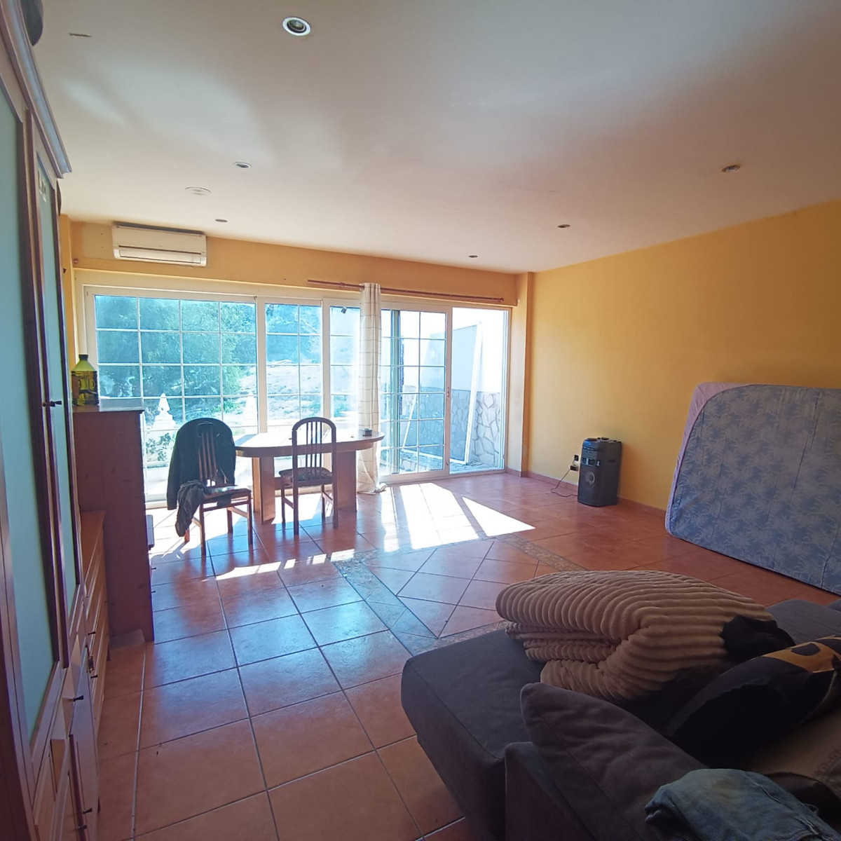 6 Bed Townhouse for sale in Elda Costa Blanca, Alicante, Spain