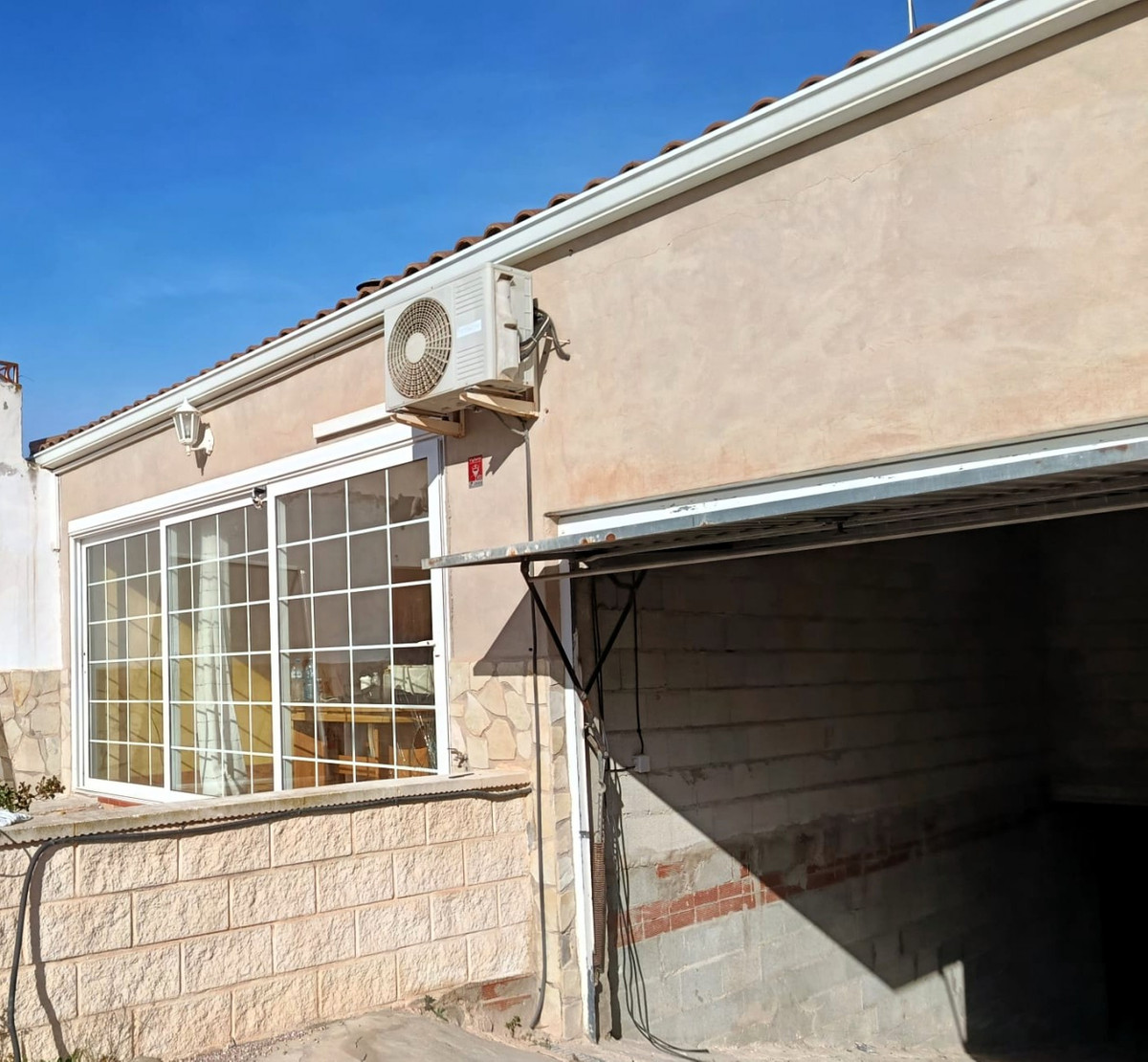 6 Bed Townhouse for sale in Elda Costa Blanca, Alicante, Spain