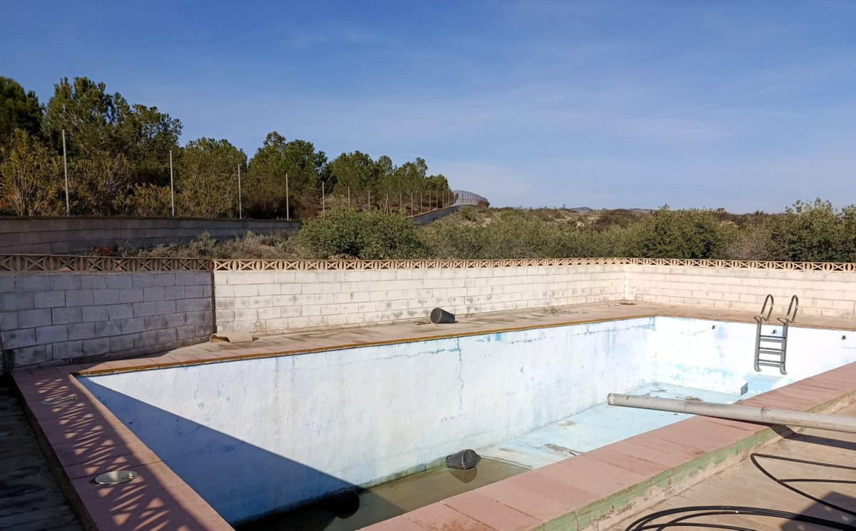 6 Bed Townhouse for sale in Elda Costa Blanca, Alicante, Spain