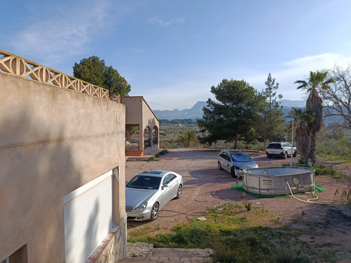 6 Bed Townhouse for sale in Elda Costa Blanca, Alicante, Spain
