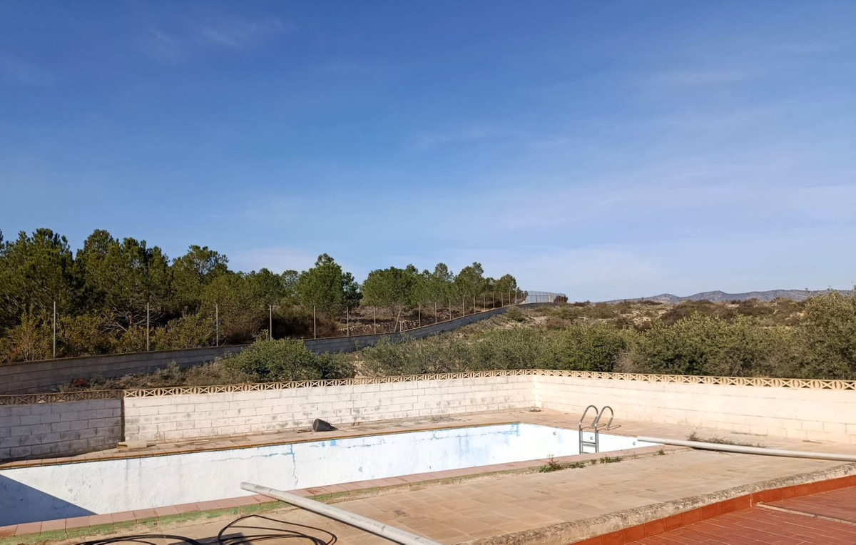 6 Bed Townhouse for sale in Elda Costa Blanca, Alicante, Spain