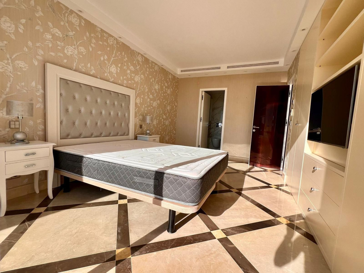 3 Bed Apartment for sale in Benahavís Costa Del Sol, Málaga, Spain