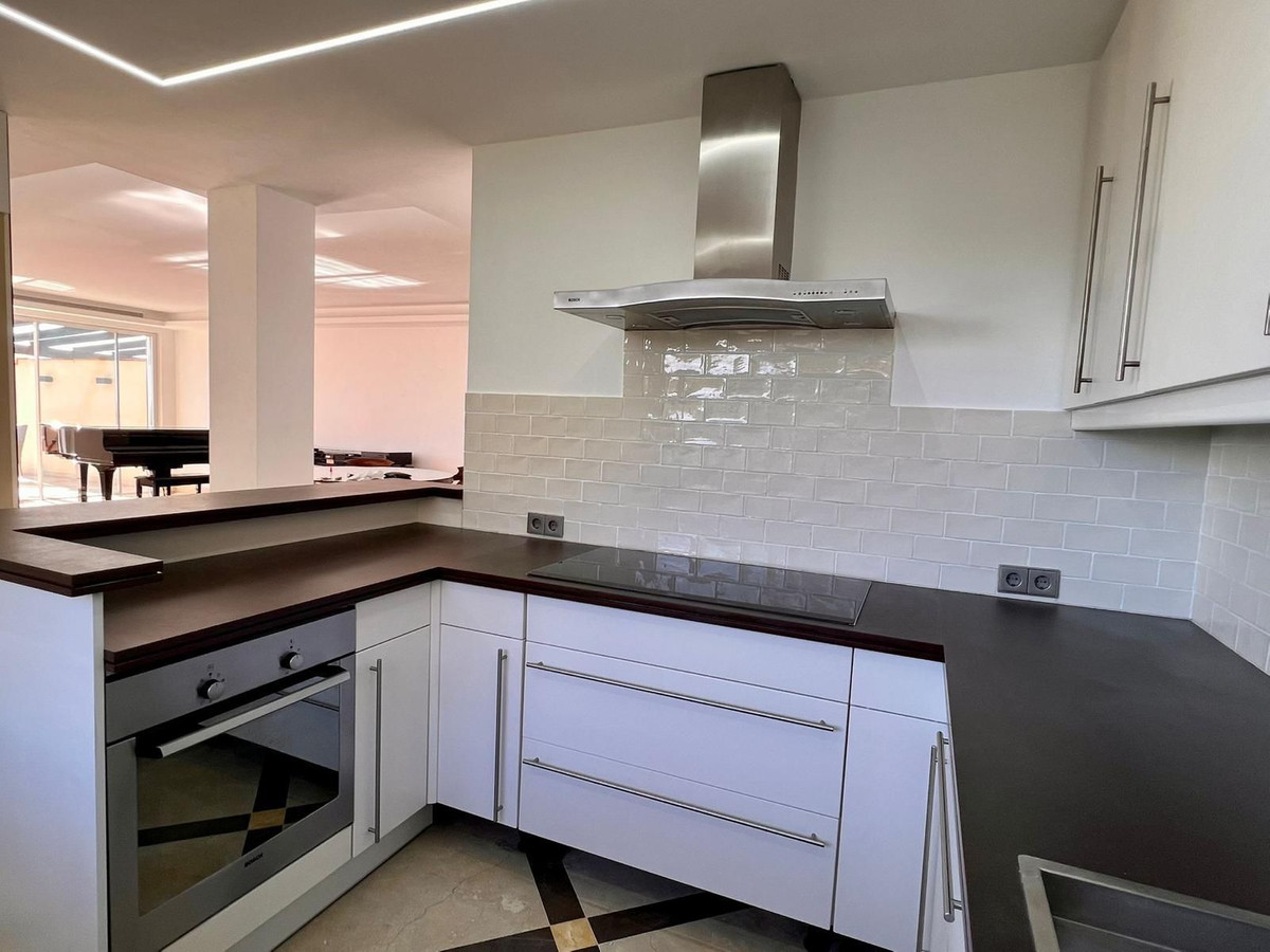 3 Bed Apartment for sale in Benahavís Costa Del Sol, Málaga, Spain