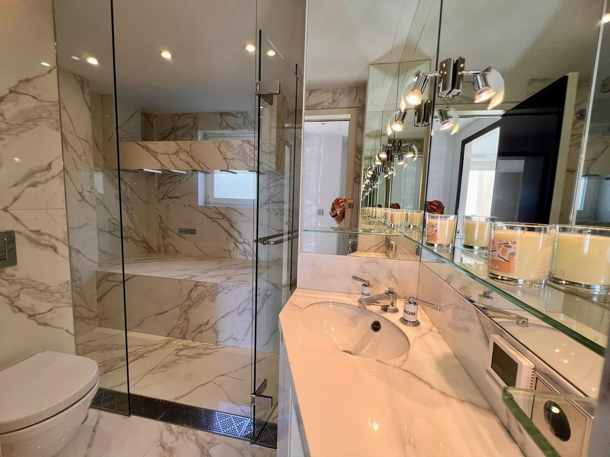 3 Bed Apartment for sale in Benahavís Costa Del Sol, Málaga, Spain
