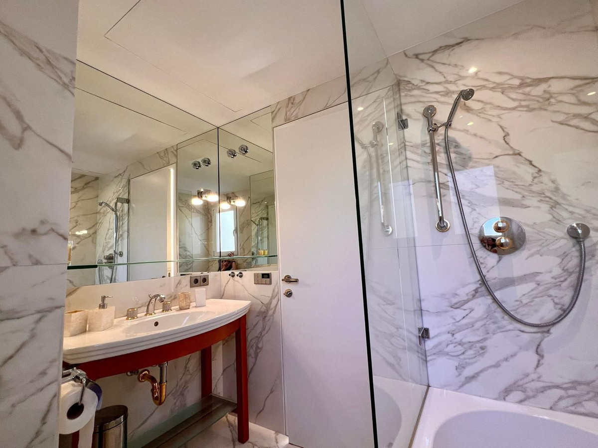 3 Bed Apartment for sale in Benahavís Costa Del Sol, Málaga, Spain